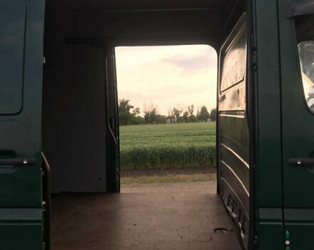Зелений Мерседес Sprinter, об'ємом двигуна 2.7 л та пробігом 467 тис. км за 15000 $, фото 7 на Automoto.ua