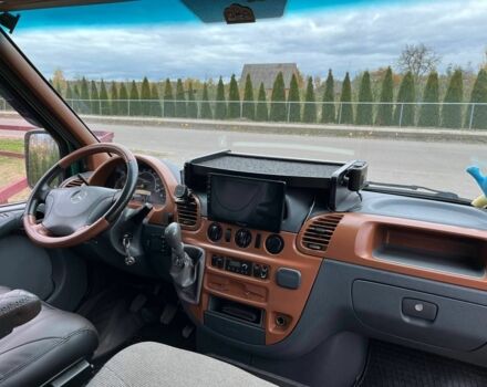 Зеленый Мерседес Sprinter, объемом двигателя 2.7 л и пробегом 800 тыс. км за 8000 $, фото 4 на Automoto.ua