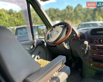Зеленый Мерседес Sprinter, объемом двигателя 2.2 л и пробегом 212 тыс. км за 12300 $, фото 5 на Automoto.ua