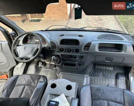 Зеленый Мерседес Sprinter, объемом двигателя 2.15 л и пробегом 600 тыс. км за 4500 $, фото 21 на Automoto.ua