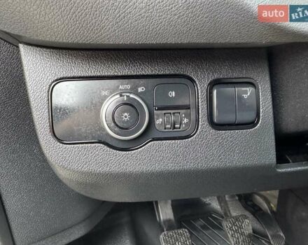 Зелений Мерседес Sprinter, об'ємом двигуна 2.2 л та пробігом 170 тис. км за 31999 $, фото 27 на Automoto.ua