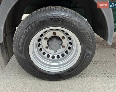 Зелений Мерседес Sprinter, об'ємом двигуна 2.2 л та пробігом 170 тис. км за 31999 $, фото 12 на Automoto.ua