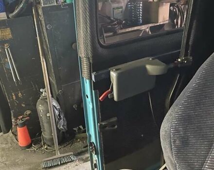 Зелений Мерседес Sprinter, об'ємом двигуна 2.9 л та пробігом 300 тис. км за 7500 $, фото 7 на Automoto.ua