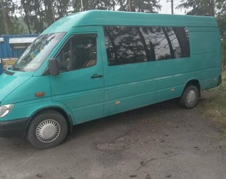 Зеленый Мерседес Sprinter, объемом двигателя 2.15 л и пробегом 700 тыс. км за 8000 $, фото 1 на Automoto.ua