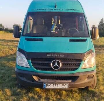 Зеленый Мерседес Sprinter, объемом двигателя 2.1 л и пробегом 680 тыс. км за 14000 $, фото 6 на Automoto.ua