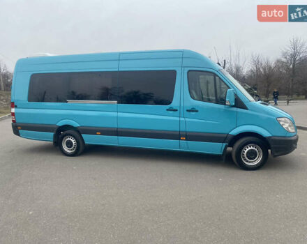 Зеленый Мерседес Sprinter, объемом двигателя 2.99 л и пробегом 600 тыс. км за 19999 $, фото 2 на Automoto.ua
