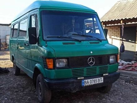 Зеленый Мерседес Sprinter, объемом двигателя 2.3 л и пробегом 355 тыс. км за 2800 $, фото 1 на Automoto.ua