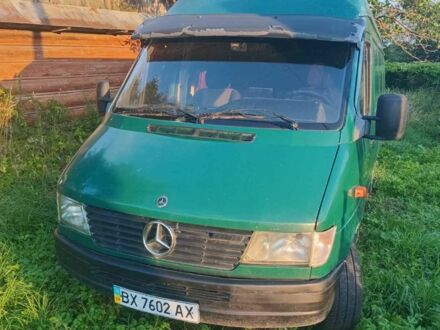 Зелений Мерседес Sprinter, об'ємом двигуна 2 л та пробігом 340 тис. км за 2950 $, фото 1 на Automoto.ua