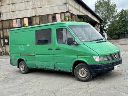 Зеленый Мерседес Sprinter, объемом двигателя 2.9 л и пробегом 370 тыс. км за 2600 $, фото 1 на Automoto.ua
