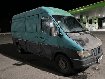 Зелений Мерседес Sprinter, об'ємом двигуна 2.3 л та пробігом 200 тис. км за 3100 $, фото 1 на Automoto.ua