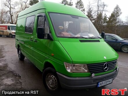 Зеленый Мерседес Sprinter, объемом двигателя 2.9 л и пробегом 425 тыс. км за 10350 $, фото 1 на Automoto.ua