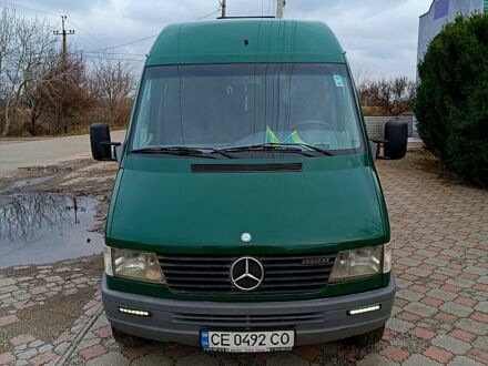 Зеленый Мерседес Sprinter, объемом двигателя 2.9 л и пробегом 400 тыс. км за 9000 $, фото 1 на Automoto.ua