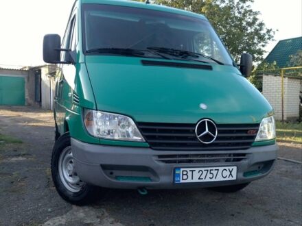 Зеленый Мерседес Sprinter, объемом двигателя 2.1 л и пробегом 324 тыс. км за 12200 $, фото 1 на Automoto.ua