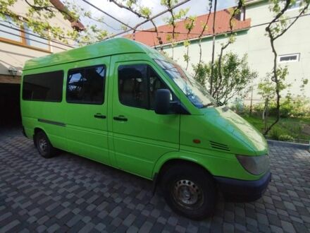 Зелений Мерседес Sprinter, об'ємом двигуна 0 л та пробігом 200 тис. км за 8000 $, фото 1 на Automoto.ua