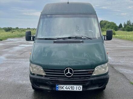 Зеленый Мерседес Sprinter, объемом двигателя 2.69 л и пробегом 665 тыс. км за 5200 $, фото 1 на Automoto.ua