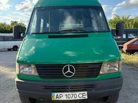 Зеленый Мерседес Sprinter, объемом двигателя 2.9 л и пробегом 500 тыс. км за 9000 $, фото 1 на Automoto.ua