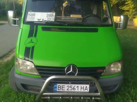 Зеленый Мерседес Sprinter, объемом двигателя 2.15 л и пробегом 400 тыс. км за 8900 $, фото 1 на Automoto.ua