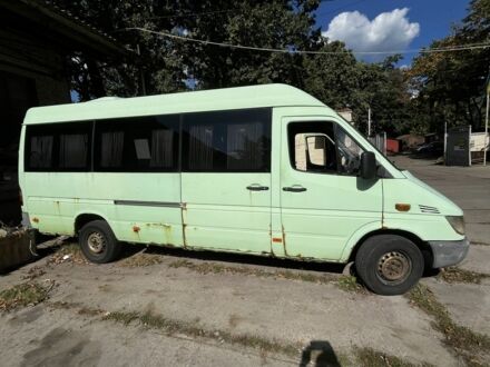 Зеленый Мерседес Sprinter, объемом двигателя 2.1 л и пробегом 450 тыс. км за 4008 $, фото 1 на Automoto.ua