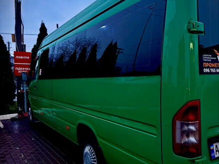 Зеленый Мерседес Sprinter, объемом двигателя 2.15 л и пробегом 578 тыс. км за 8999 $, фото 1 на Automoto.ua