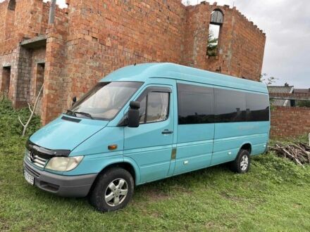 Зеленый Мерседес Sprinter, объемом двигателя 2.1 л и пробегом 300 тыс. км за 8800 $, фото 1 на Automoto.ua