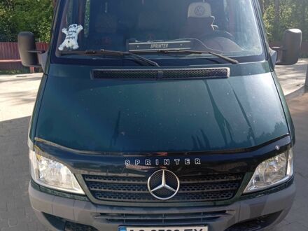 Зеленый Мерседес Sprinter, объемом двигателя 2.1 л и пробегом 560 тыс. км за 7300 $, фото 1 на Automoto.ua