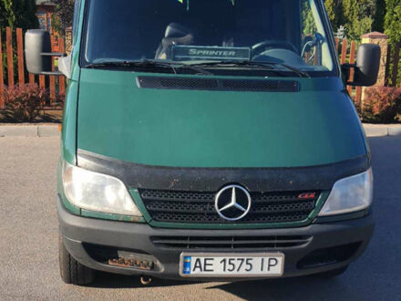 Зеленый Мерседес Sprinter, объемом двигателя 2.2 л и пробегом 580 тыс. км за 8500 $, фото 1 на Automoto.ua