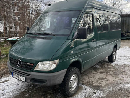 Зеленый Мерседес Sprinter, объемом двигателя 2.2 л и пробегом 210 тыс. км за 12000 $, фото 1 на Automoto.ua