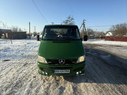 Зеленый Мерседес Sprinter, объемом двигателя 2.69 л и пробегом 588 тыс. км за 15800 $, фото 1 на Automoto.ua