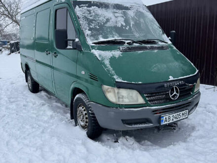 Зеленый Мерседес Sprinter, объемом двигателя 2.15 л и пробегом 672 тыс. км за 9999 $, фото 1 на Automoto.ua