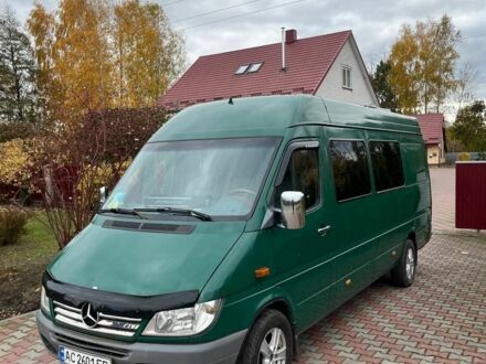 Зеленый Мерседес Sprinter, объемом двигателя 2.7 л и пробегом 800 тыс. км за 8000 $, фото 1 на Automoto.ua