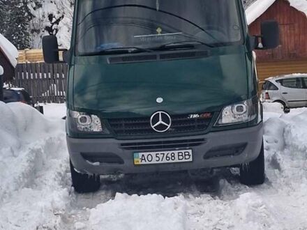 Зеленый Мерседес Sprinter, объемом двигателя 2.7 л и пробегом 425 тыс. км за 12700 $, фото 1 на Automoto.ua