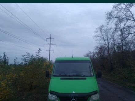 Зелений Мерседес Sprinter, об'ємом двигуна 0.22 л та пробігом 450 тис. км за 7200 $, фото 1 на Automoto.ua