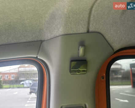 Оранжевый Мерседес Sprinter, объемом двигателя 3.22 л и пробегом 184 тыс. км за 30000 $, фото 26 на Automoto.ua