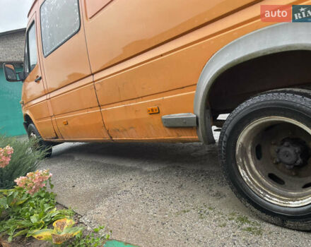 Оранжевый Мерседес Sprinter, объемом двигателя 2.3 л и пробегом 500 тыс. км за 4200 $, фото 9 на Automoto.ua