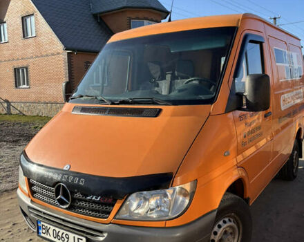 Оранжевый Мерседес Sprinter, объемом двигателя 0 л и пробегом 358 тыс. км за 7300 $, фото 3 на Automoto.ua