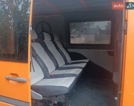 Оранжевый Мерседес Sprinter, объемом двигателя 2.3 л и пробегом 300 тыс. км за 4200 $, фото 2 на Automoto.ua