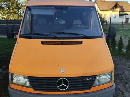 Оранжевый Мерседес Sprinter, объемом двигателя 2.3 л и пробегом 301 тыс. км за 3000 $, фото 1 на Automoto.ua