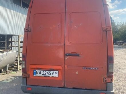 Оранжевый Мерседес Sprinter, объемом двигателя 2.15 л и пробегом 700 тыс. км за 3300 $, фото 1 на Automoto.ua