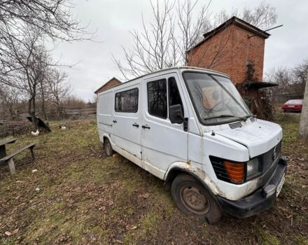 Белый Мерседес Т-мод, объемом двигателя 2.3 л и пробегом 300 тыс. км за 1500 $, фото 1 на Automoto.ua