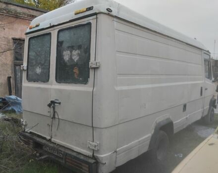 Белый Мерседес Т-мод, объемом двигателя 2.3 л и пробегом 555 тыс. км за 2000 $, фото 4 на Automoto.ua