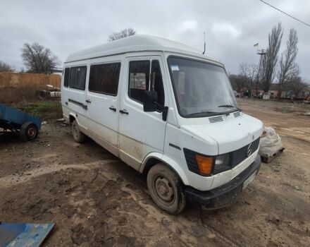 Белый Мерседес Т-мод, объемом двигателя 2.3 л и пробегом 100 тыс. км за 1299 $, фото 1 на Automoto.ua