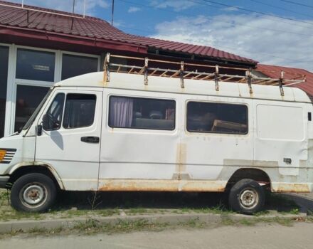 Белый Мерседес Т-мод, объемом двигателя 2.9 л и пробегом 650 тыс. км за 1800 $, фото 1 на Automoto.ua