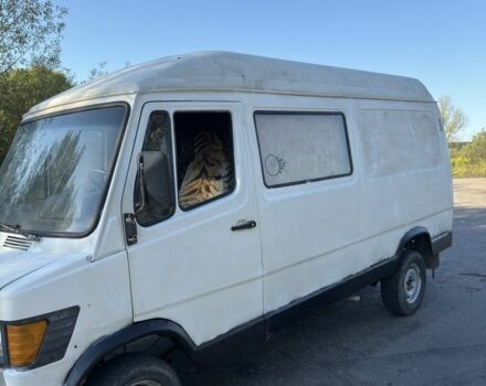 Белый Мерседес Т-мод, объемом двигателя 3 л и пробегом 500 тыс. км за 2200 $, фото 1 на Automoto.ua