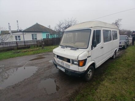 Белый Мерседес Т-мод, объемом двигателя 2 л и пробегом 300 тыс. км за 1200 $, фото 1 на Automoto.ua