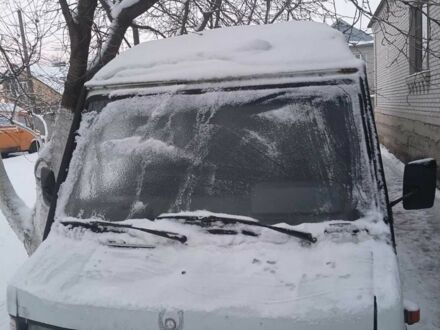 Белый Мерседес Т-мод, объемом двигателя 2.9 л и пробегом 600 тыс. км за 1600 $, фото 1 на Automoto.ua