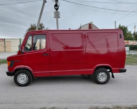 Красный Мерседес Т-мод, объемом двигателя 2.3 л и пробегом 487 тыс. км за 4000 $, фото 1 на Automoto.ua