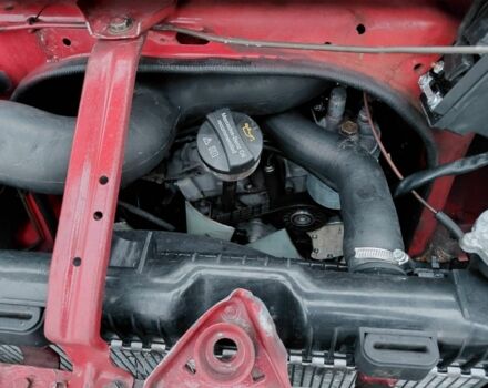 Красный Мерседес Т-мод, объемом двигателя 2.3 л и пробегом 487 тыс. км за 4000 $, фото 5 на Automoto.ua