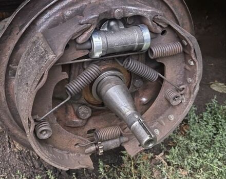 Желтый Мерседес Т-мод, объемом двигателя 2.4 л и пробегом 422 тыс. км за 2000 $, фото 1 на Automoto.ua