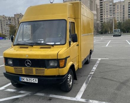 Желтый Мерседес Т-мод, объемом двигателя 2.3 л и пробегом 457 тыс. км за 1900 $, фото 2 на Automoto.ua