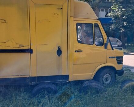 Желтый Мерседес Т-мод, объемом двигателя 2.3 л и пробегом 400 тыс. км за 3400 $, фото 6 на Automoto.ua